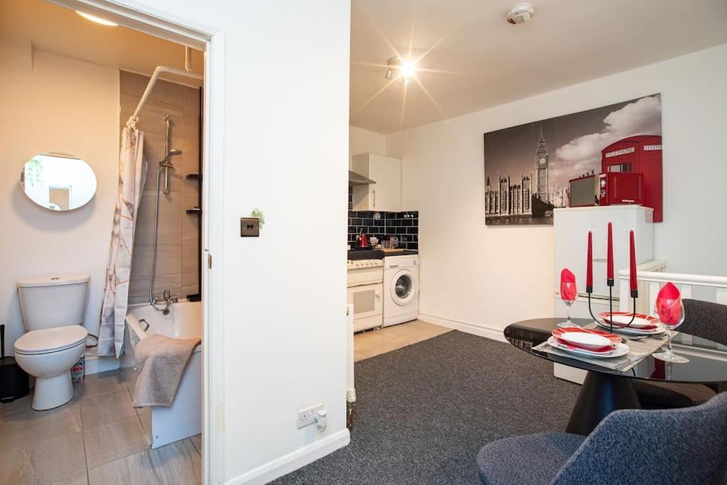 Watford Central Serviced Apartments Bagian luar foto