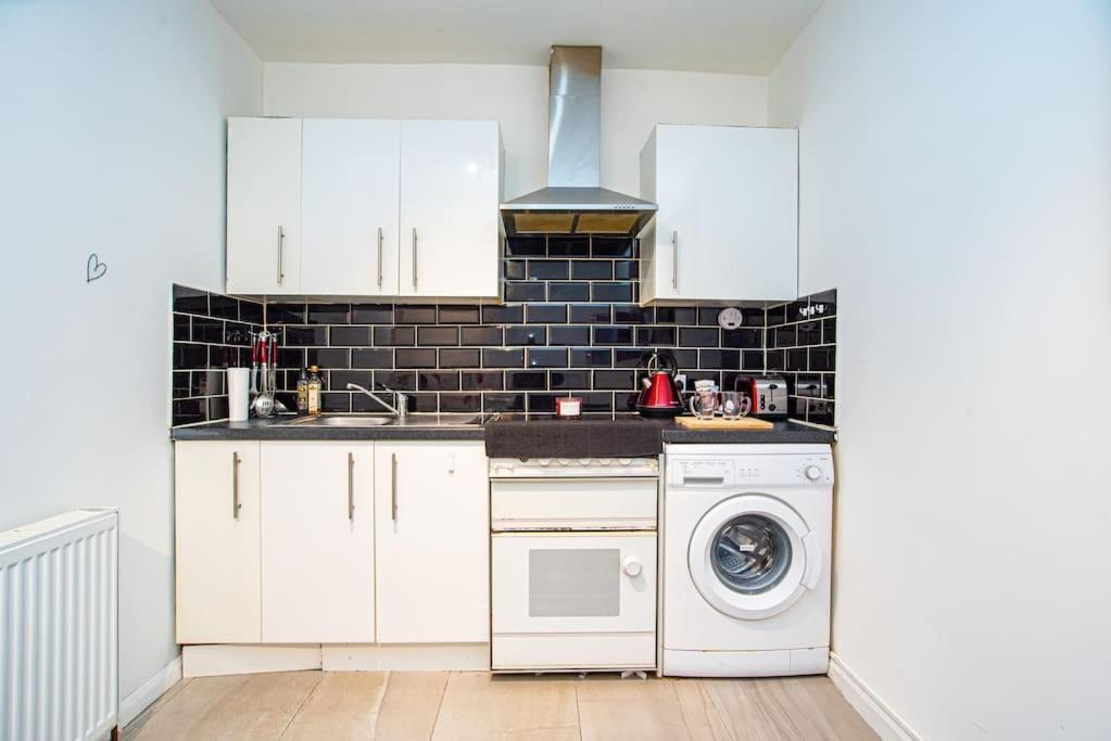 Watford Central Serviced Apartments Bagian luar foto