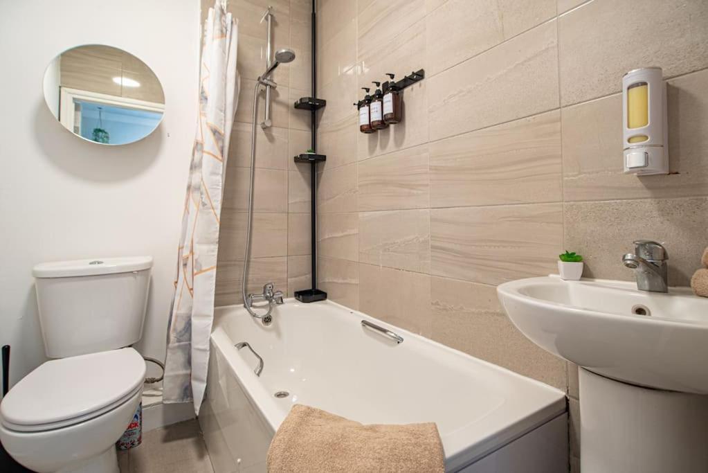 Watford Central Serviced Apartments Bagian luar foto