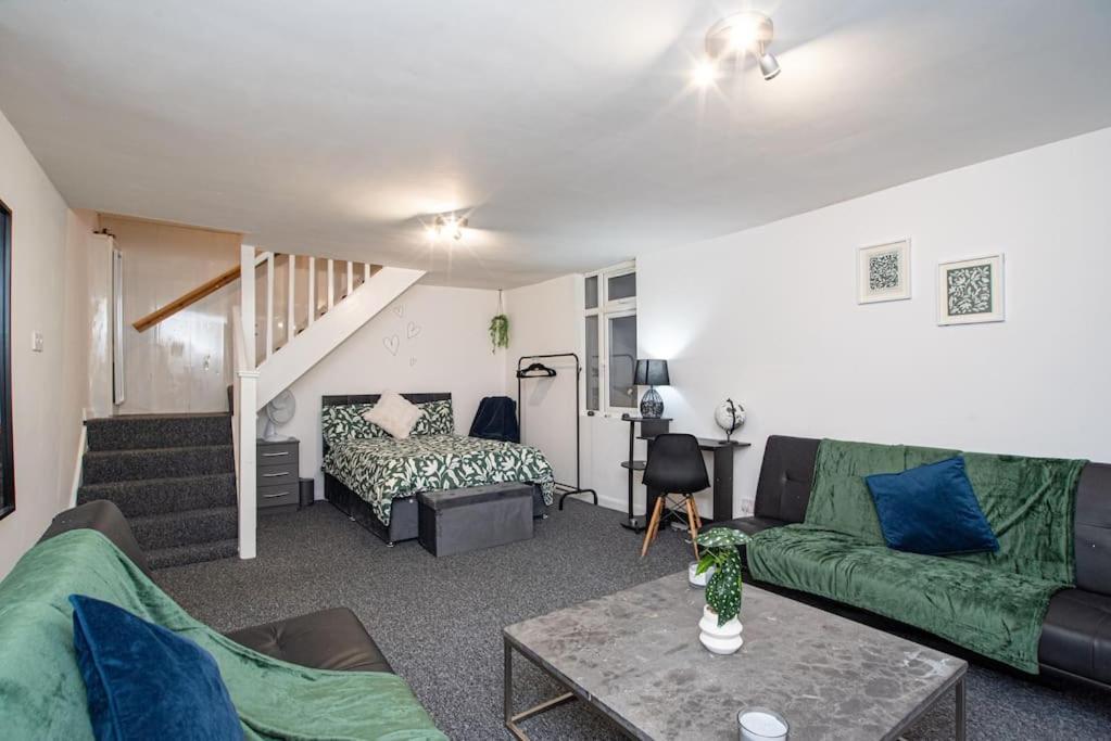 Watford Central Serviced Apartments Bagian luar foto