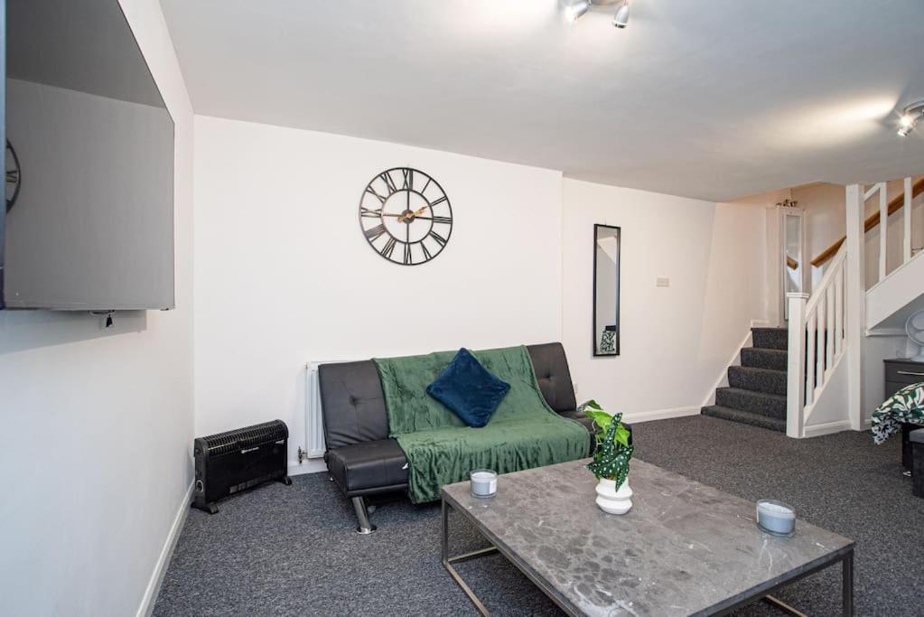 Watford Central Serviced Apartments Bagian luar foto