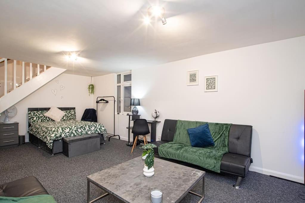 Watford Central Serviced Apartments Bagian luar foto