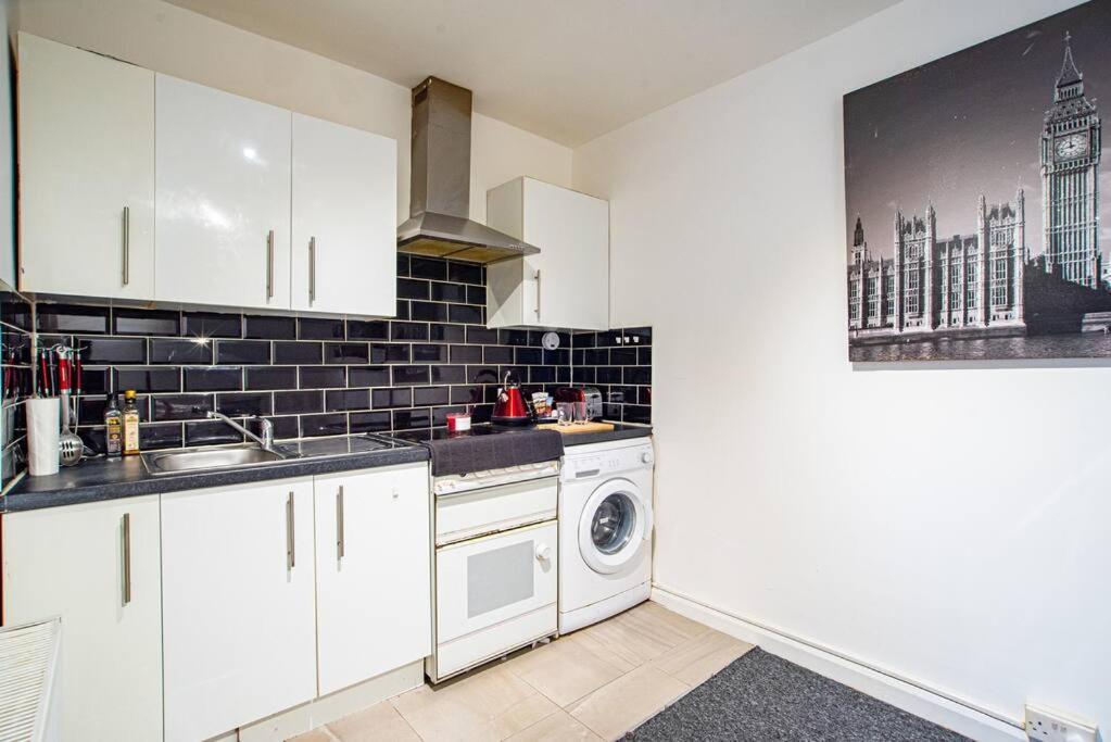 Watford Central Serviced Apartments Bagian luar foto