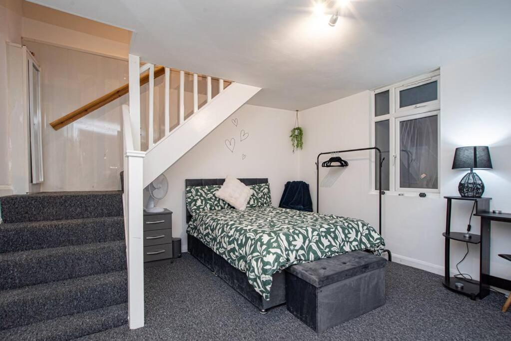 Watford Central Serviced Apartments Bagian luar foto