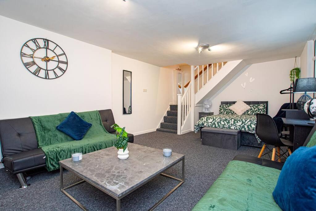 Watford Central Serviced Apartments Bagian luar foto