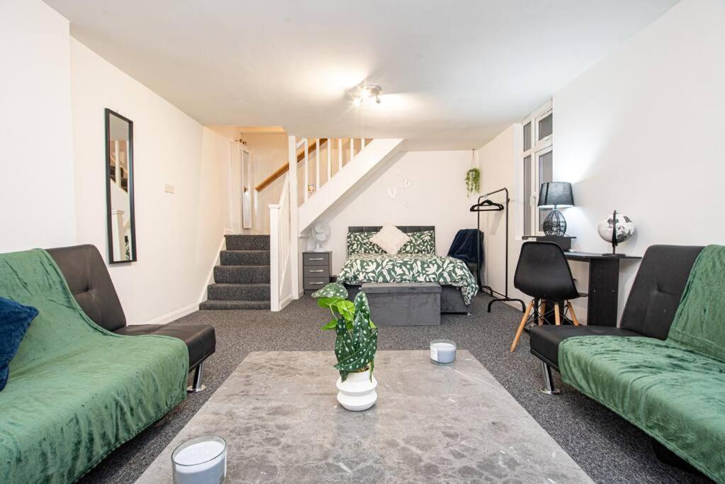 Watford Central Serviced Apartments Bagian luar foto
